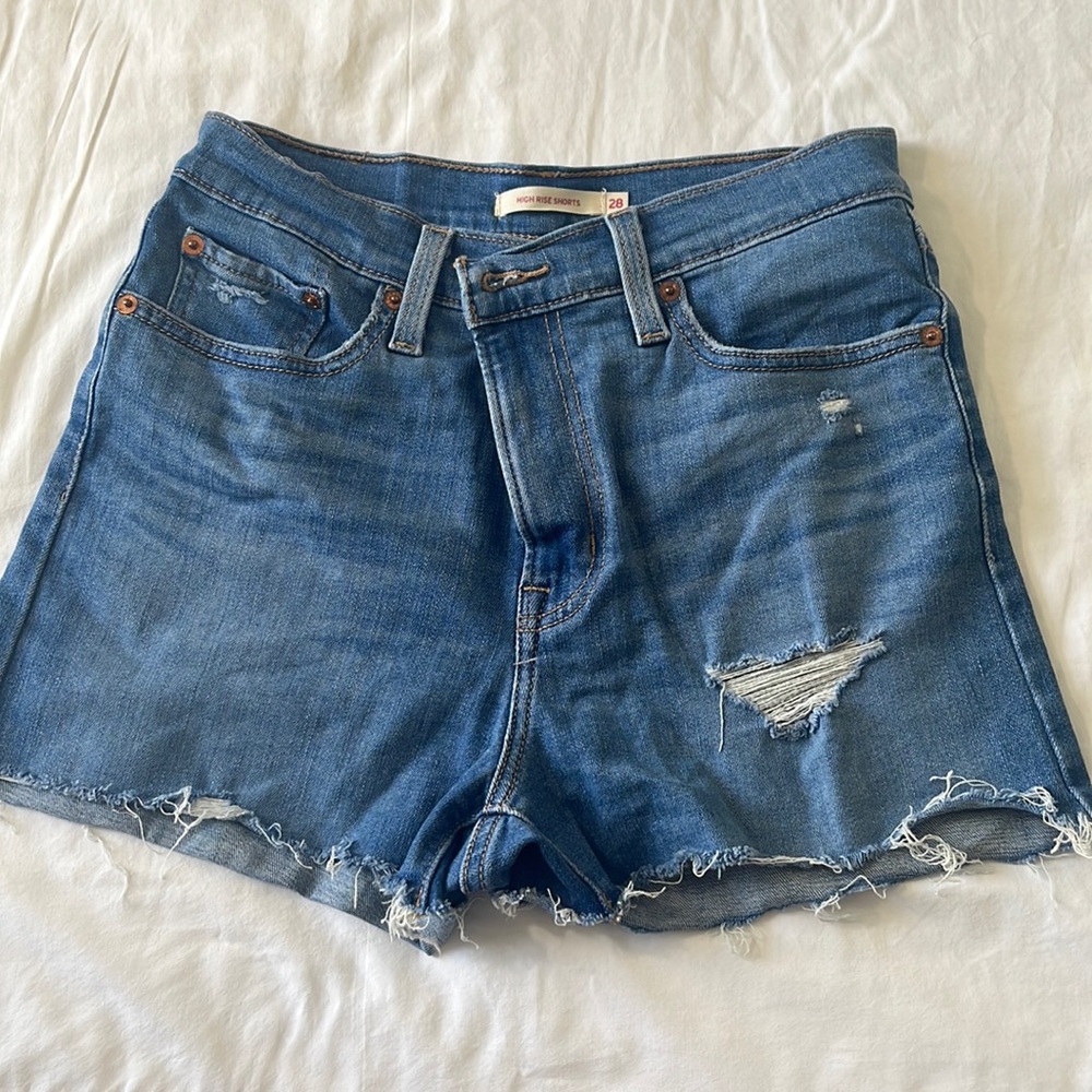Levi’s high rise jean shorts. Size 28